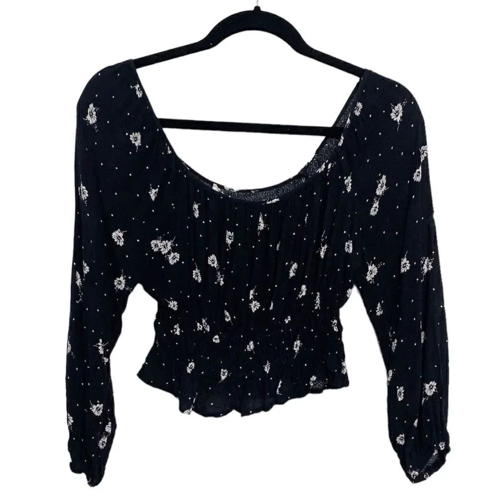 Ivy & Main Long Sleeve Floral Crop Top Black and White Size Medium